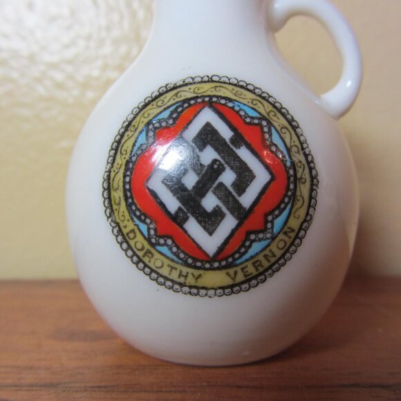 W.H. Goss crested heraldry china vintage Dorothy Vernon (GC071 Grace) - Picture 3 of 7